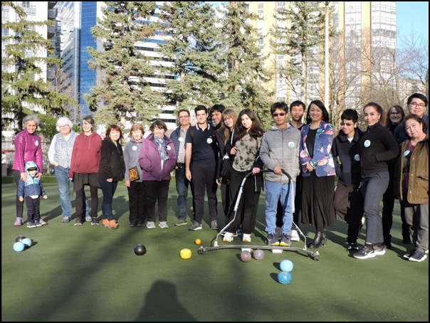 Photo of Councillor Cheng with her volunteers at Willowdale Lawn Bowling Club